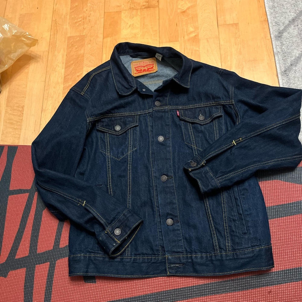 Levi’s trucker denim jacket